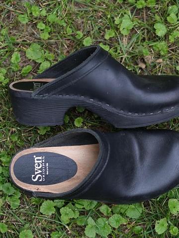Sven closed back clogs store