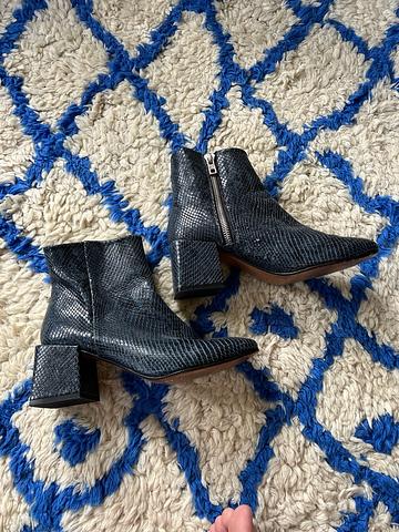 Loq Lazaro Boots Lucky Sweater
